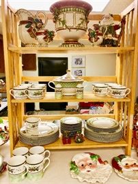 Here's the Fitz & Floyd dinnerware.  What a beautiful presentation