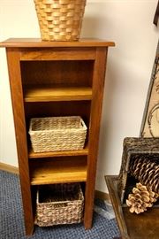 very nice little shelf - perfect for towels, supplies in the bathroom or wherever 