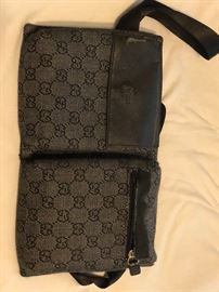 Gucci fannypack 