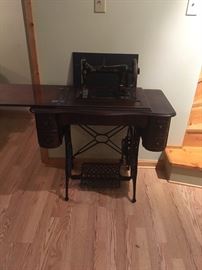 Minnesota Sewing Machine and 5 Drawer Table