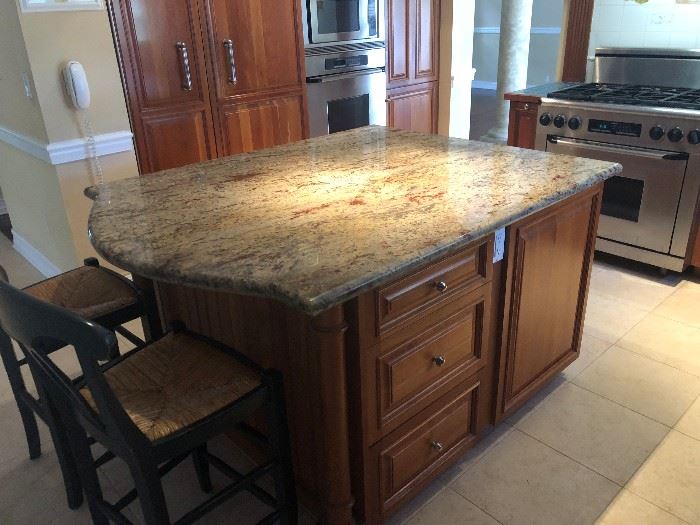 Eat-in Island with granite top