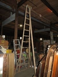 UNUSUAL LIBRARY LADDER.