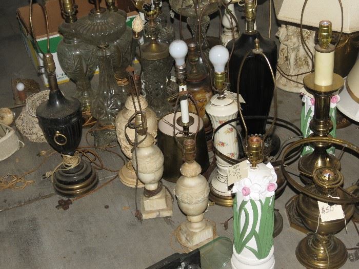 LARGE ASSORTMENT OF LAMPS.