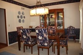 Drexel dining table, 2 leaves, 6 chairs