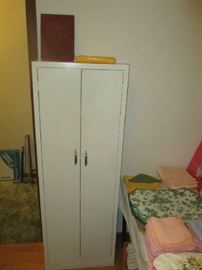 Metal 2 door storage cabinet