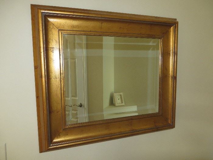 WALL MIRROR
GOLD FRAME
