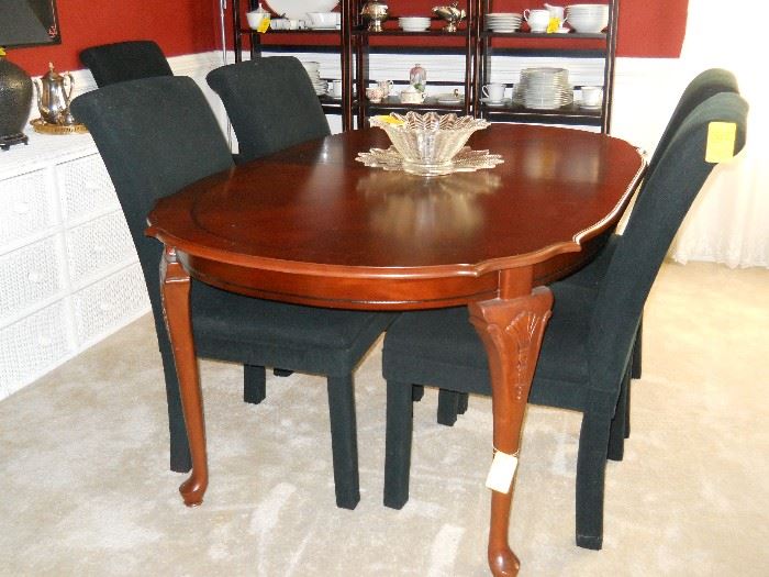 dining room table w/1 leaf, 6 upholstered Parson's chairs