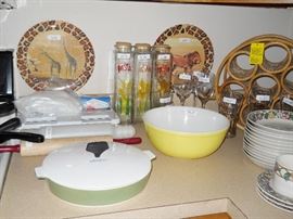 Corning w/lid, Pyrex mixing bowl, etc.