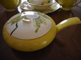 Red Wing Magnolia Chartreuse Top of Lid Chipped