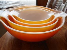 Vintage Pyrex Daisy Batter Bowl Set of 4