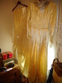1947 Hand Made Vintage Wedding Dress Satin/Lace Stunning!! Veil with Rhinestone Crown..