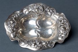 A WILLIAM B. KERR ART NOUVEAU STERLING SILVER BOWL