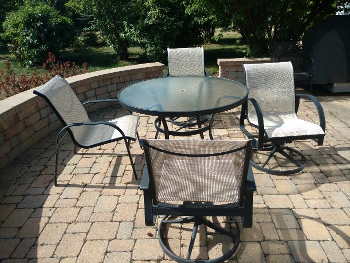 Nice patio set with swivel chairs