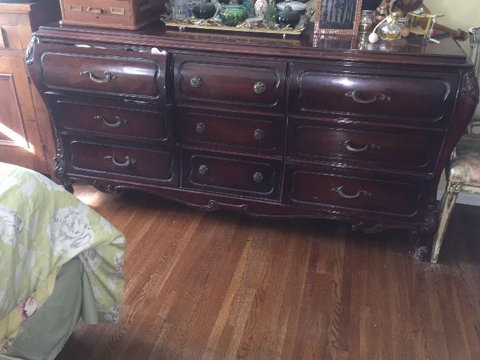 Large triple dresser and mirror going to the bedroom set