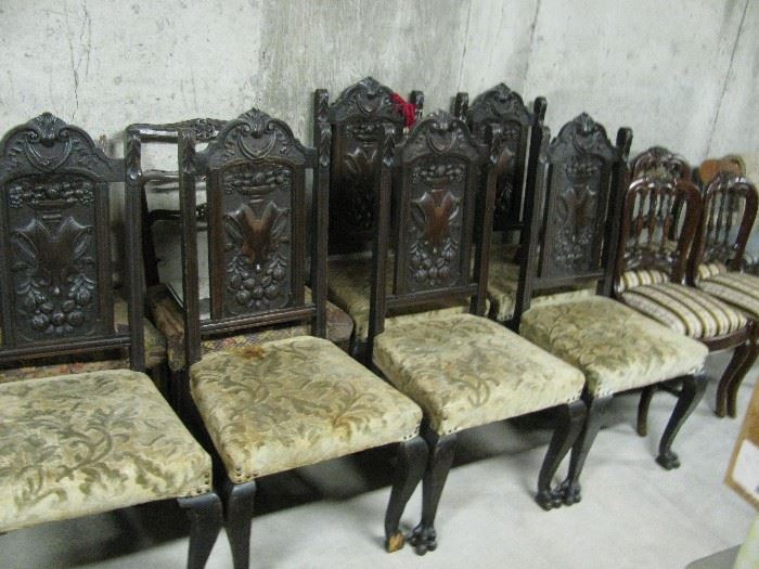 SET O 6 CARVED ANTIQUE CHAIRS
