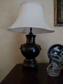 Dark metal Chinese urn shape table lamp