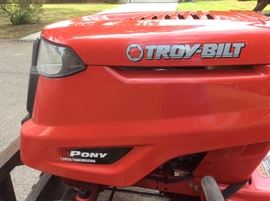 Troy-Bilt 42" cut riding lawn mower