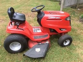 Troy-Bilt 42" cut riding lawn mower