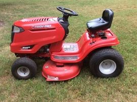 Troy-Bilt 42" cut riding lawn mower