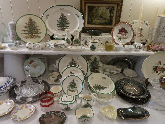 Christmas Tree By Spode! Do You See The Santa Plate On The Left?  It's Hand Painted By Margaret Curry. Ms. Curry Attended First United Methodist Church With The Elmer Family.