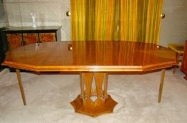 Dining Table w/Two Leaves (support legs not necessary when leaves are taken out)