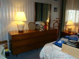 Immaculate Mid Century Bassett BR Set - Low Chest w/ Mirror 9 drawer