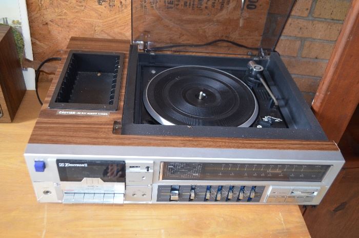 Emerson stereo w/turntable & cassette player