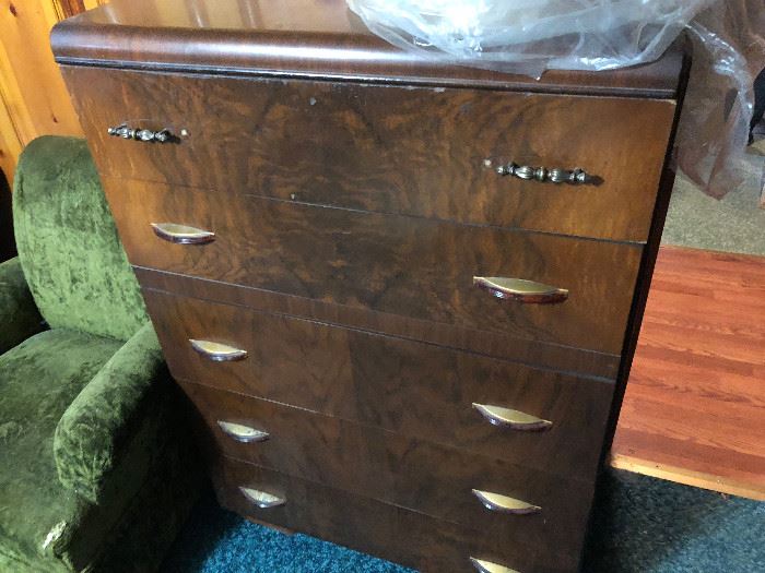 5 drawer waterfall chest... has other matching pieces.