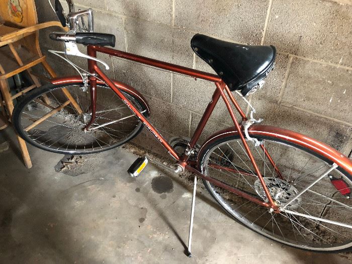 Schwinn bike in like new condition. Top of the line in its day
