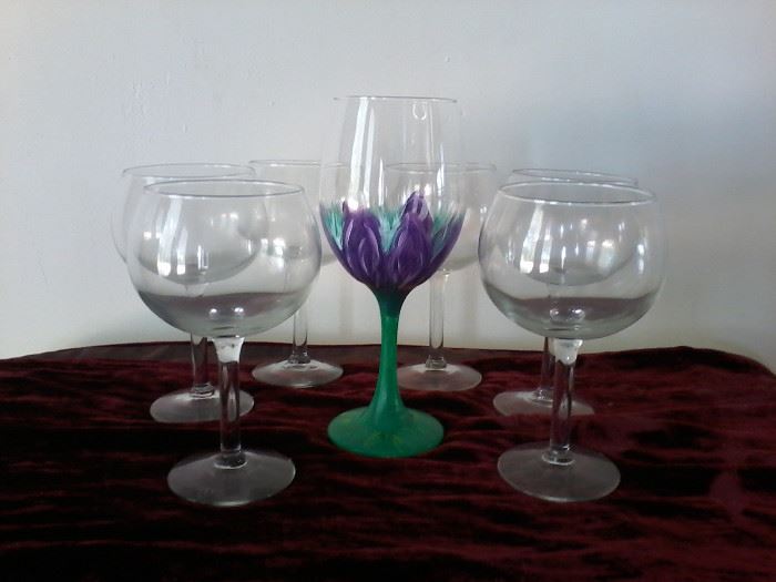  7 Wine Glasses            http://www.ctonlineauctions.com/detail.asp?id=741054