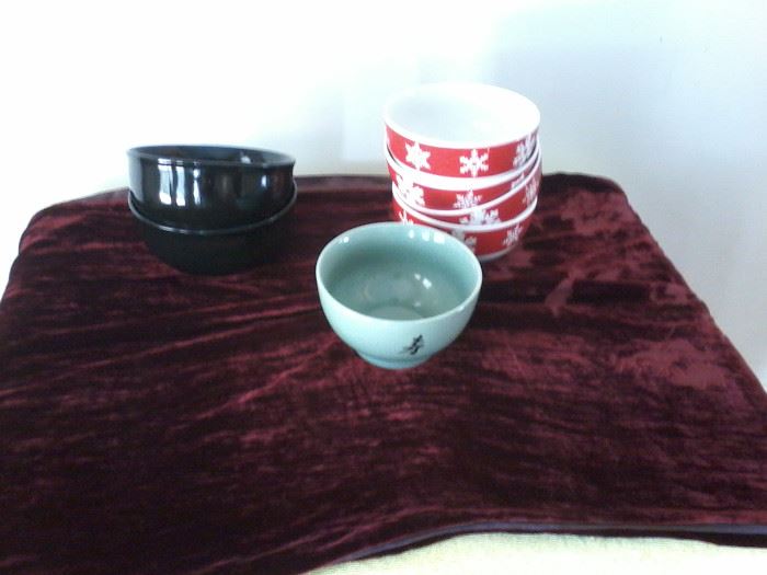 7 Cereal Bowls       http://www.ctonlineauctions.com/detail.asp?id=741052