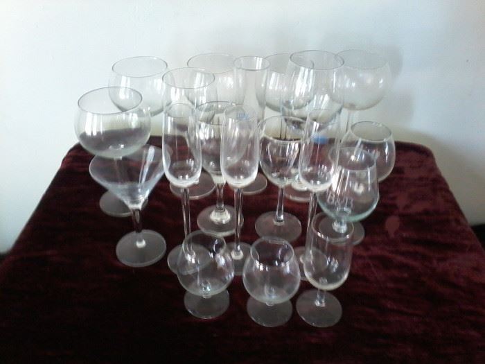  19 Stemware Glasses      http://www.ctonlineauctions.com/detail.asp?id=741083
