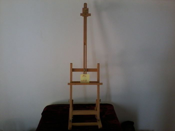  Wooden Easel (2)         http://www.ctonlineauctions.com/detail.asp?id=741102