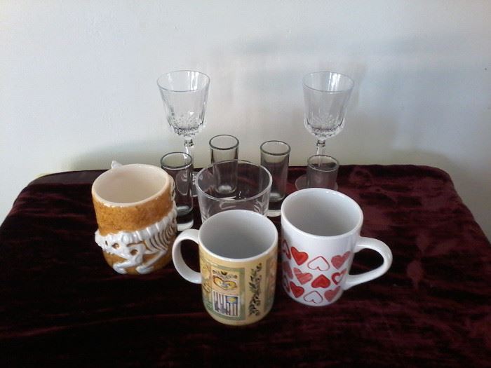 7 Miscellaneous Glasses, 3 Cups           http://www.ctonlineauctions.com/detail.asp?id=741090