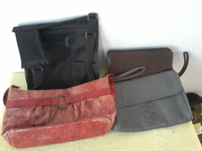 4 Purses (2)              http://www.ctonlineauctions.com/detail.asp?id=741130