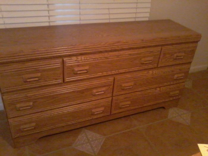 7 Drawer Dresser       http://www.ctonlineauctions.com/detail.asp?id=741192