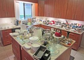 Great selection of kitchen items