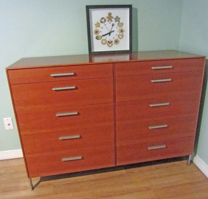 Moderne style chest
