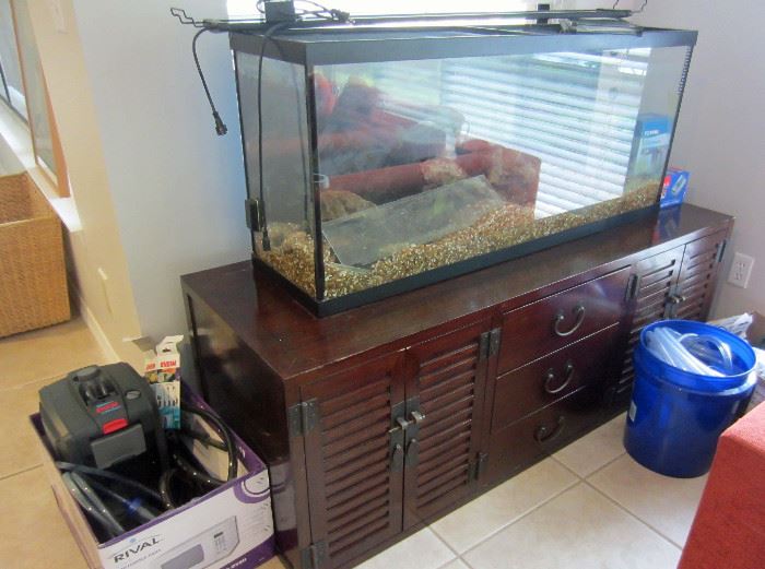 Very large fish tank (55 gallon) with accessories