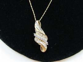 14kt Gold Diamond Pendant Necklace