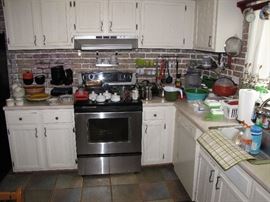 Kitchen full of CLEAN gently used cookware.
