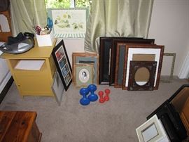 Tons of picture frames. 