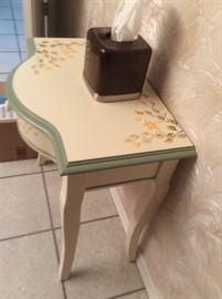 Small whatnot table with drawer
