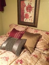 Bedding comforter and pillows for queen bed 