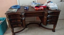 01 vintage style desk