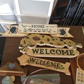 plaques, welcome signs