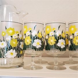 Culver 1970s Pitcher and Glass Set Meadow Yellow Pattern