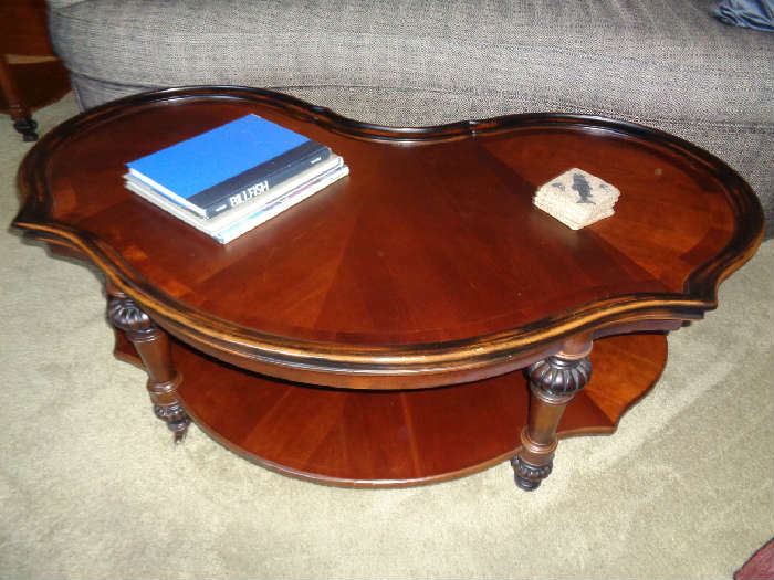 coffee table... has matching lamp table