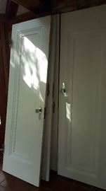 2 pair of French doors with chrome handles.