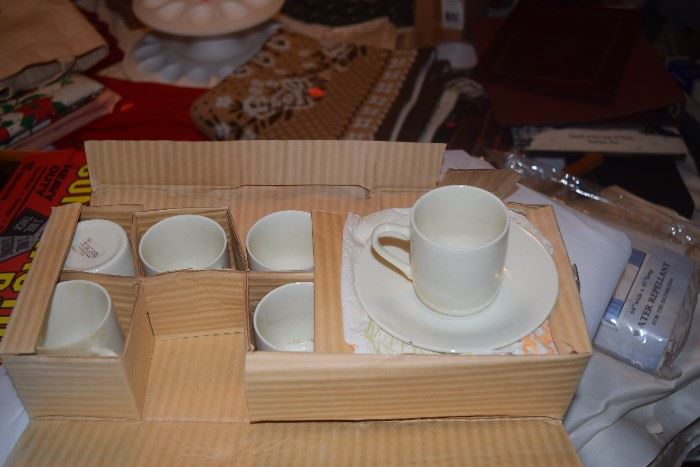 Tea set, never used!